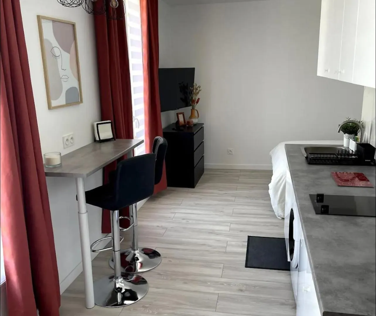 Eiffel Tour Cosy Terracota Apartman *